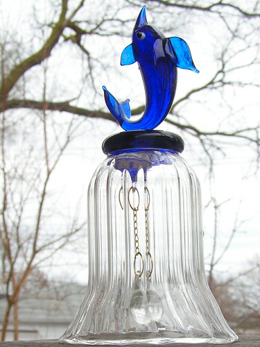 Этот поет. Ну, ясное
дело, стеклянный - значит, поет. Мы углядели его в лавчонке не самой
туристической части Венеции.