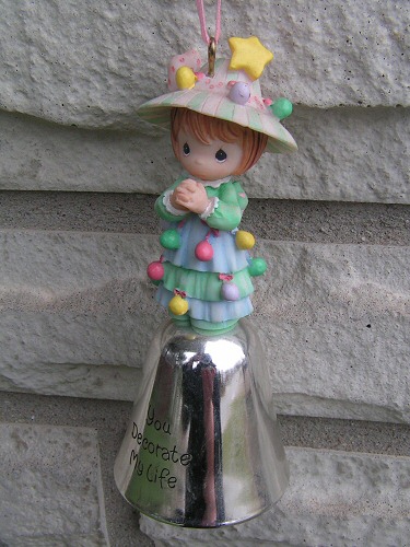 Марка Precious Moments,
2002-й год, фирма Enesco, США. Новогодний подарок от подруги.