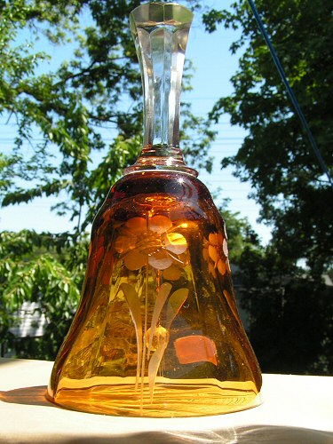 Чешский
хрусталь. Любит солнце. Сделан в Чехословакии для фирмы American Cut
Crystal Corp.