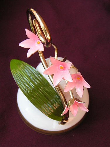 Про
этот совсем ничего не знала, но в будущем у него появится пара и
обнаружится производитель - George Good Corporation. Фирма
американская, производство, насколько знаю, находилось в Японии.