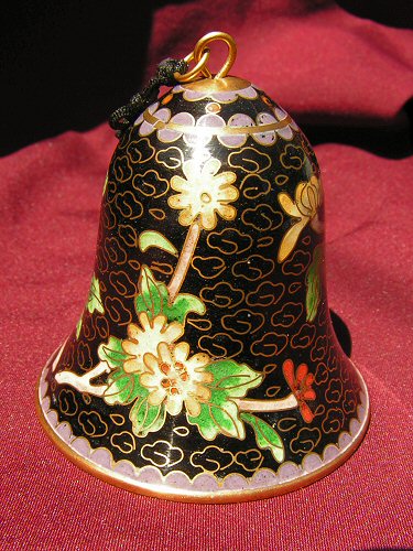 Тот же колокольчик,
вид в другой стороны. А вообще его очень долго можно разглядывать.