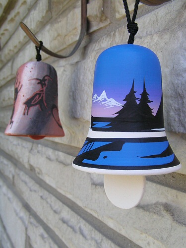 Cedar Mesa Pottery. А знаете ли вы, господа, что такое
народный промысел по-американски? Это когда в штате Юта в 1981 году
некиепредприимчивые люди решают, что им надоело глядеть на
"индейскую керамику", которую делают все, кому не
лень.