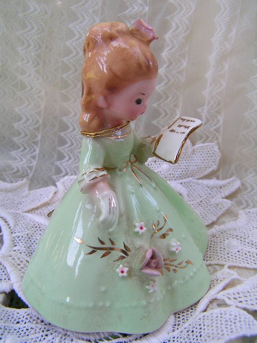 Belle of the Ball (Josef
Originals, США, сделано в Японии), портрет в профиль. Между прочим,
неплохо сохранилась - лет 40 ей, пожалуй, будет.