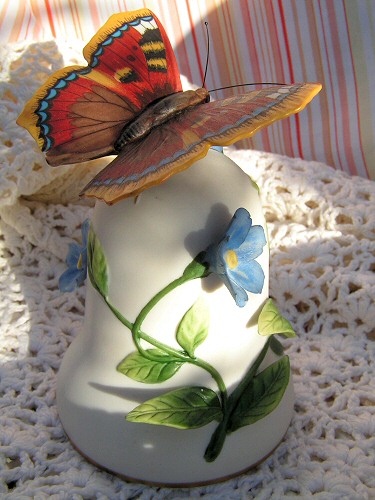 Franklin Mint, США.
Крапивница, художник Brian Hargraves, 1984.