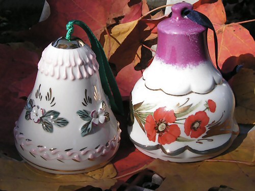 И опять подарок.
Это - кисловодский фарфор, я о нем раньше ничего не знала, темная я
личность :-)