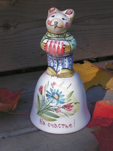 Опять
ярославская майолика. Всё-таки они чудесные, все - совершенно разные, и
теплые очень :-)