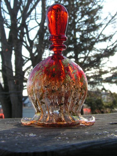 Третий московский
подарок. На фото проигрывает, он легонький, кружевной, и
"голос" очень хорош.