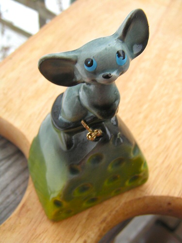 Мышка
просто очень понравилась. Уже потом отыскалась марка - Norleans Japan.
Марка Norleans существовала в США примерно с конца 50-х до начала 70-х
годов. 