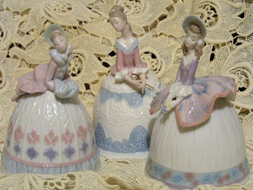 В качестве
напоминания - это вся собравшаяся у меня троица. Зимний, летний и
весенний. Похоже, мне придется отказаться от мантры "я не
собираю серии" :-)