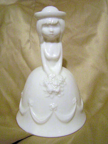 Goebel,
Западная Германия. Снежная девушка. И изумительно сохранившаяся, судя
по марке - такая марка использовалась примерно с 1964-го по 1971-й
год.