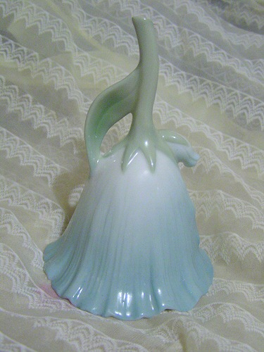 В
компанию цветуечков. Сделан, между прочим, в трудолюбивом Китае.
Изумительно совершенно сделан.