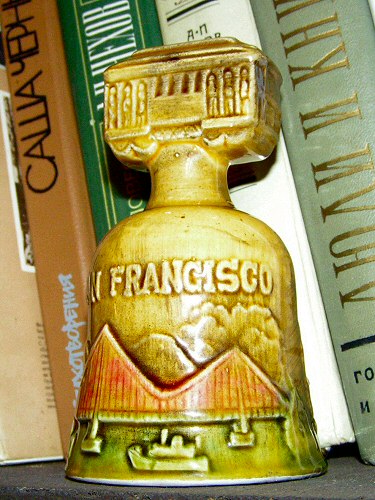 Седьмой из
"великолепной семерки" - памятка. Сан-Франциско.
Между прочим, это не просто так городской сувенир, а вовсе даже
канатная дорога.