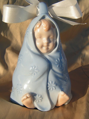 Это - мой трофей середины
января 2008 г. Из тех, кто дома на комоде выглядит куда лучше, чем в
интернете на фото :-)