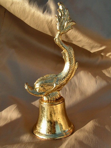 Дельфин неизвестного
происхождения (Или не дельфин? Чудо-юдо рыба-кит? Просто рыба? Но
хорош...)