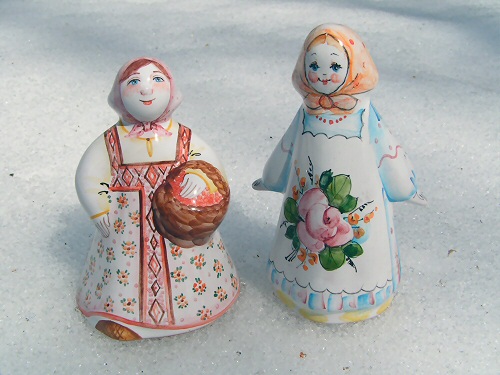 Следующие три мне
привезли из Москвы. Узнали? Ярославкая майолика. Специально
сфотографированы вместе - такие похожие и такие разные...