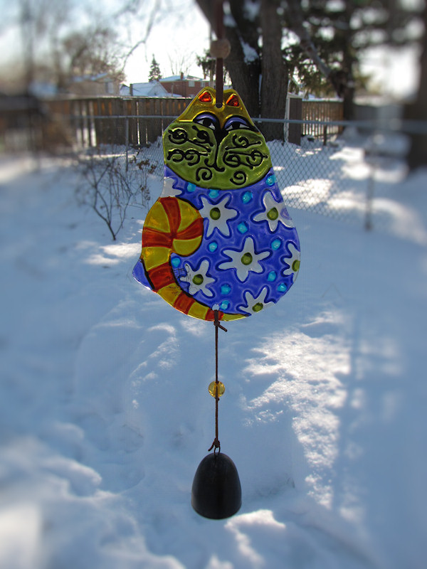 Кошка стеклянная,
кокольчик, по-моему, металлический.