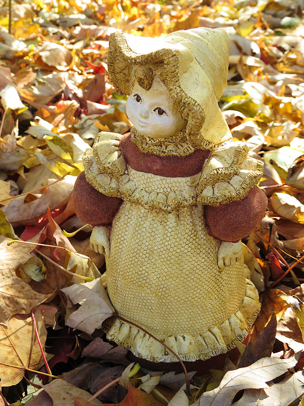 В Америке материал
называют chalkware, это в большинстве случаев - гипс, иногда -
известка