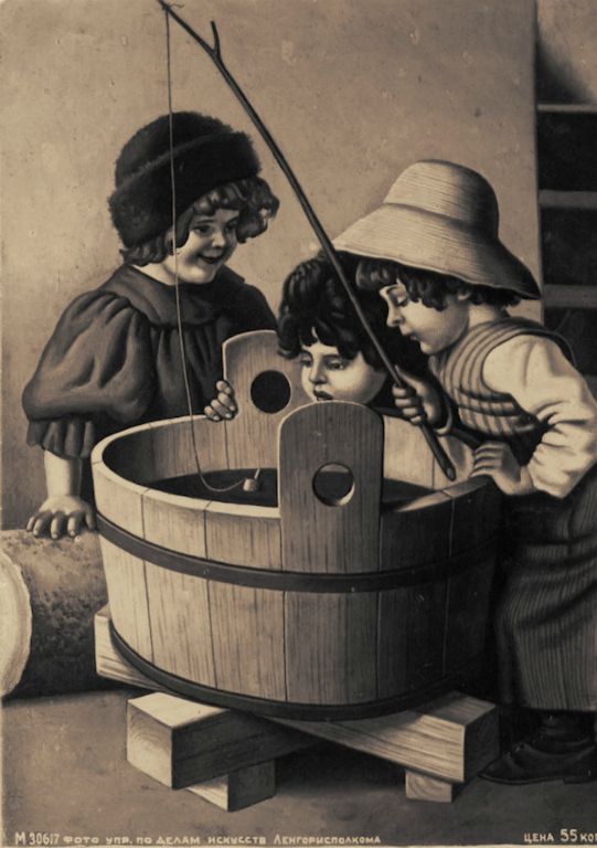 Довоенные открытки, присланные
Алексеем Голоперовым в основном из Финляндии в подарок маленькой
племяннице Галочке. Перешли на наследству сначала к justmyself, а затем
- к ее дочери Галочке.